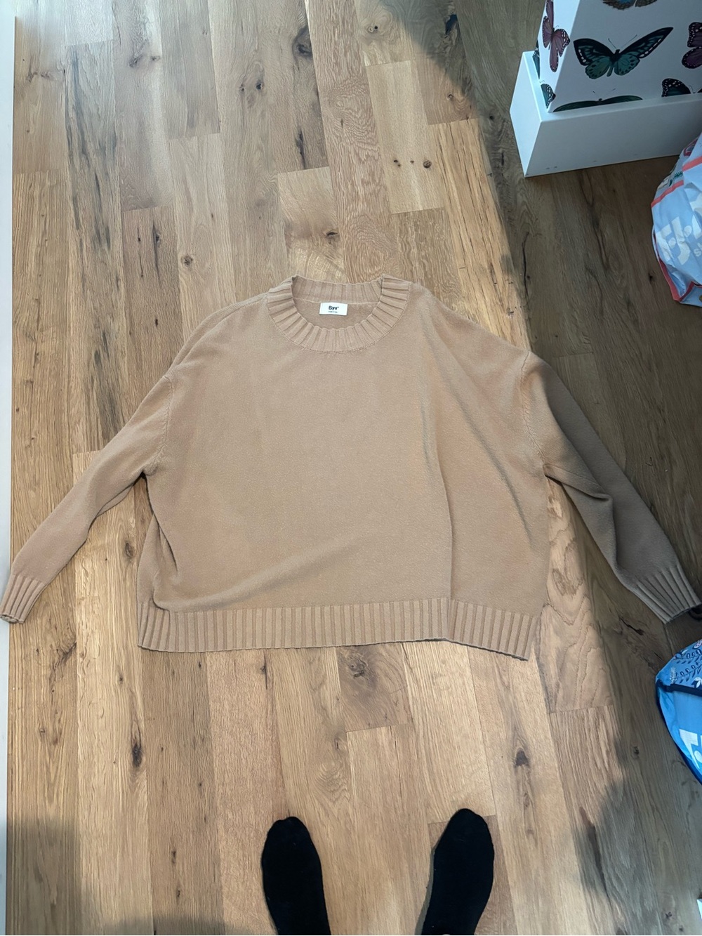 Women's Relaxed Crewneck Sweater in Camel